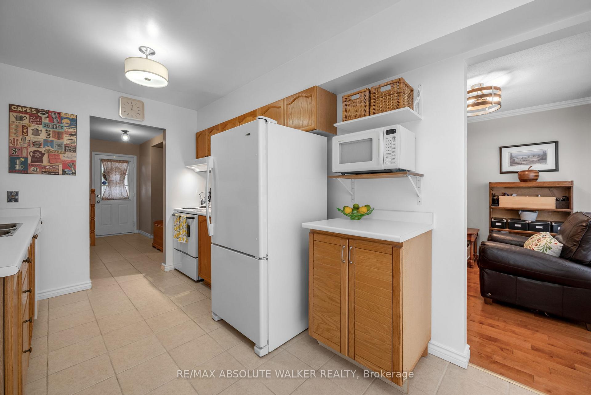 Photo 10 of 757 Clearcrest Crescent, Ottawa, Fallingbrook/Ridgemount — HOMEH