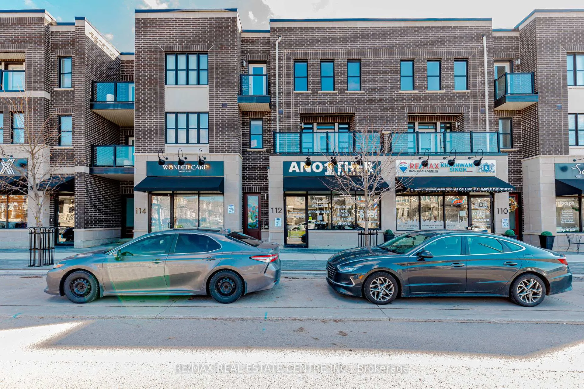 Front of 112 Burnhamthorpe Road E