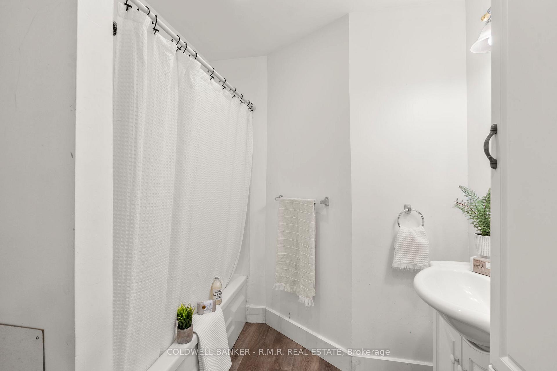 Photo 8 of 135 Brock Street E, Oshawa, O'Neill — HOMEH