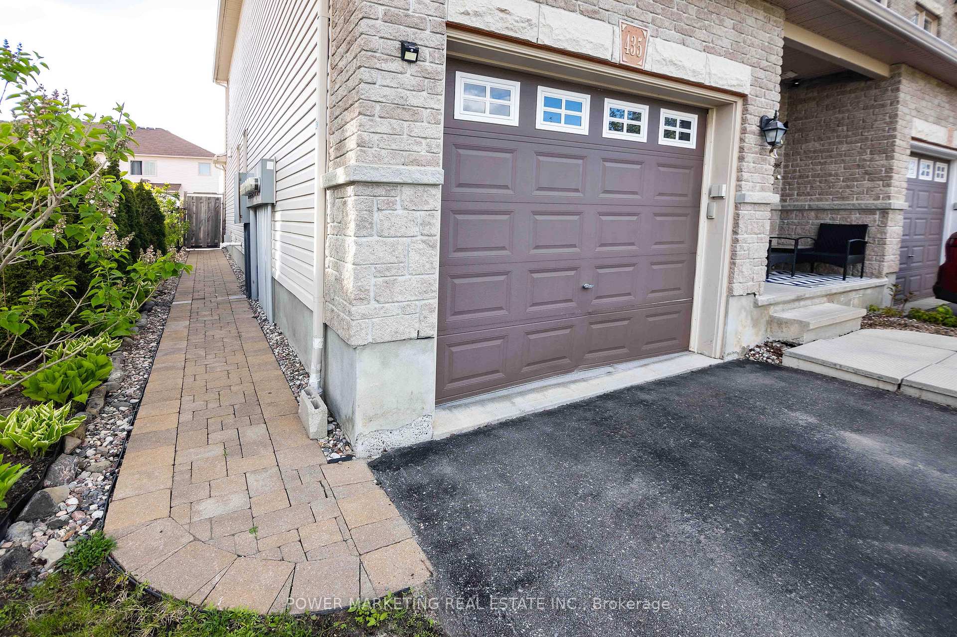 Photo 3 of 435 June Court, Ottawa, Mer Bleue/Bradley Estates/Anderson Park — HOMEH
