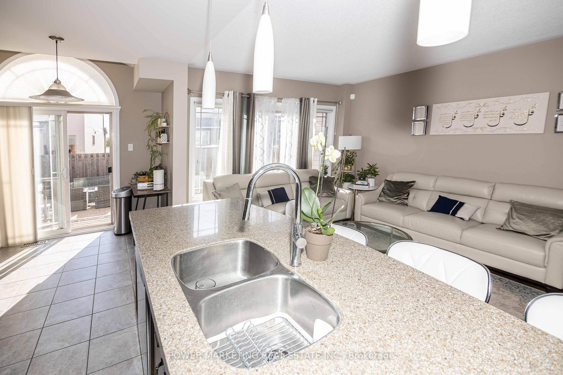 Photo 8 of 435 June Court, Ottawa, Mer Bleue/Bradley Estates/Anderson Park — HOMEH