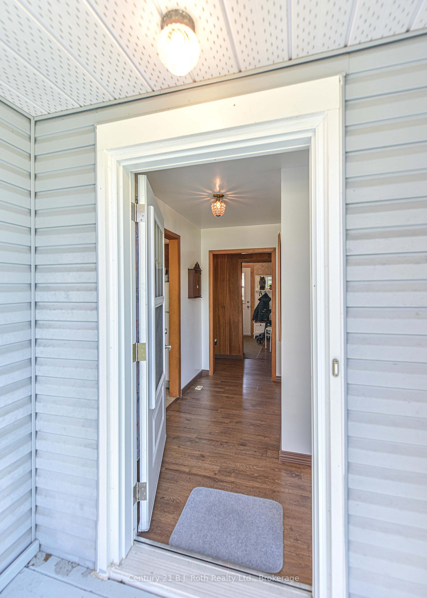 Photo 10 of 96 Simcoe Street, Orillia — HOMEH