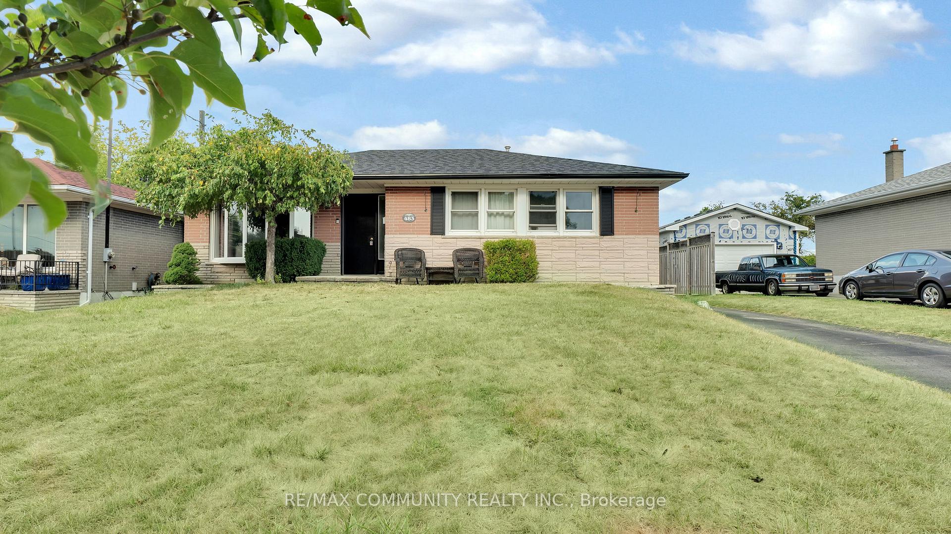 Photo 3 of 483 Byron Court, Oshawa, Donevan — HOMEH