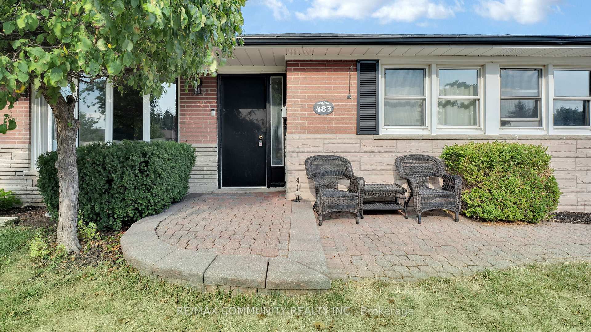 Photo 5 of 483 Byron Court, Oshawa, Donevan — HOMEH