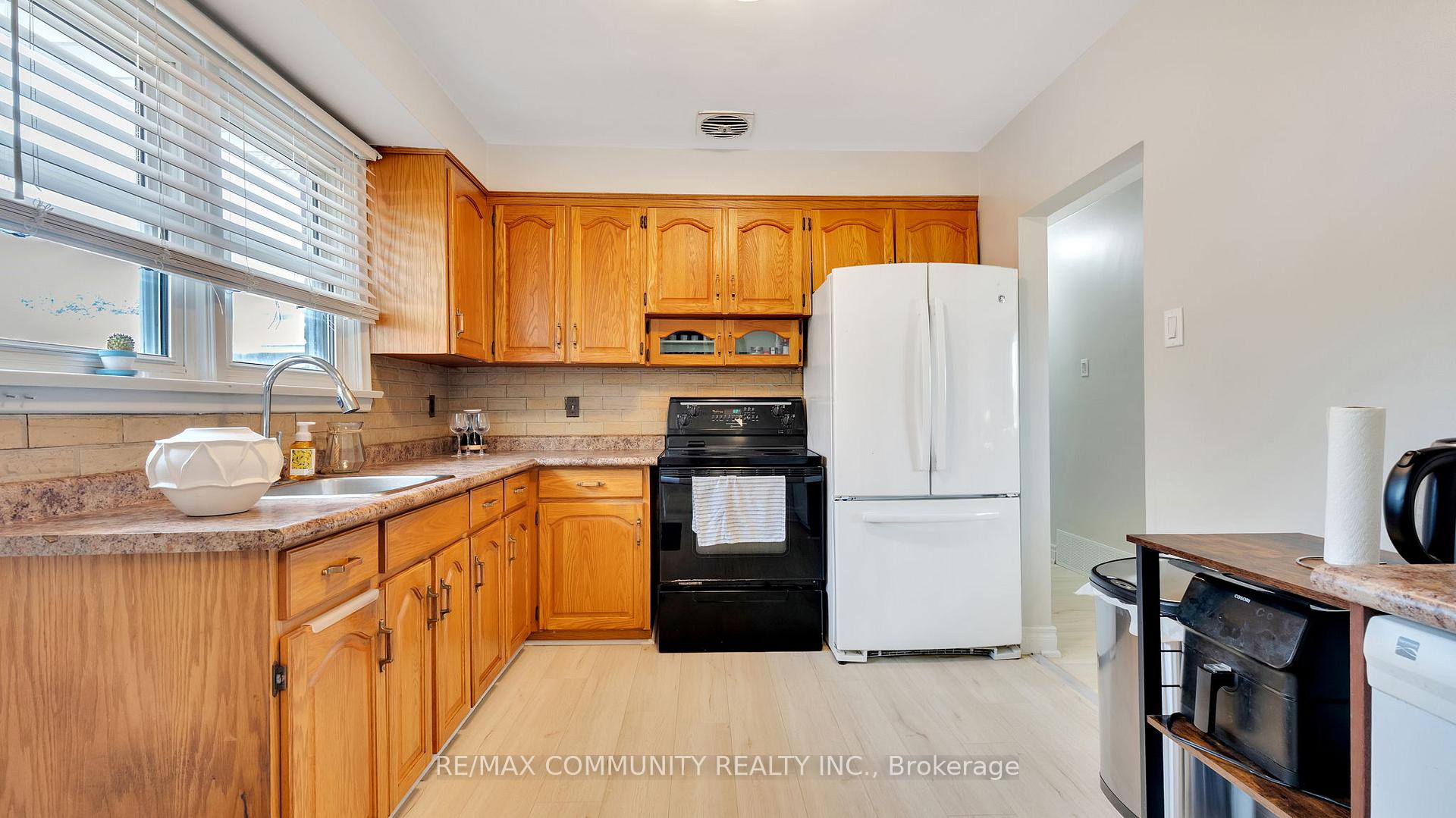 Photo 22 of 483 Byron Court, Oshawa, Donevan — HOMEH