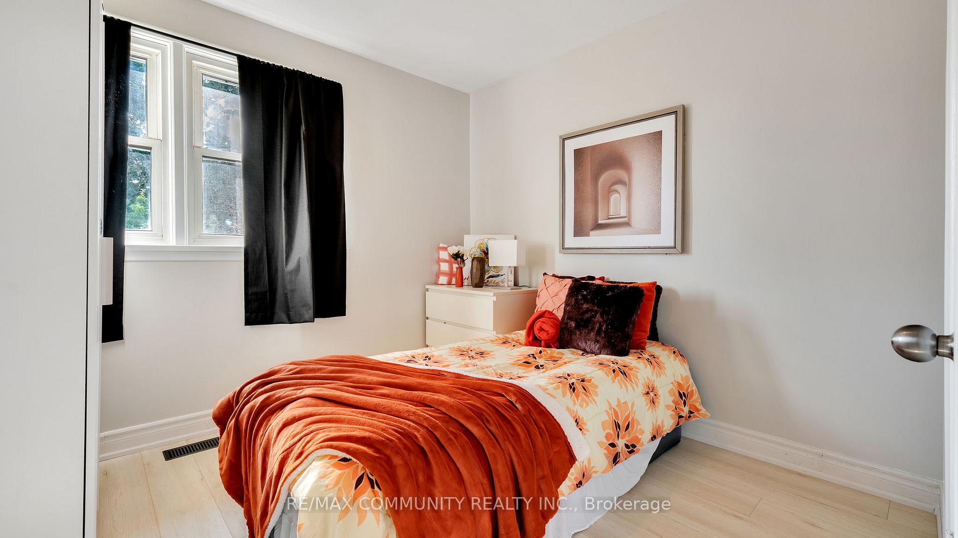 Photo 25 of 483 Byron Court, Oshawa, Donevan — HOMEH