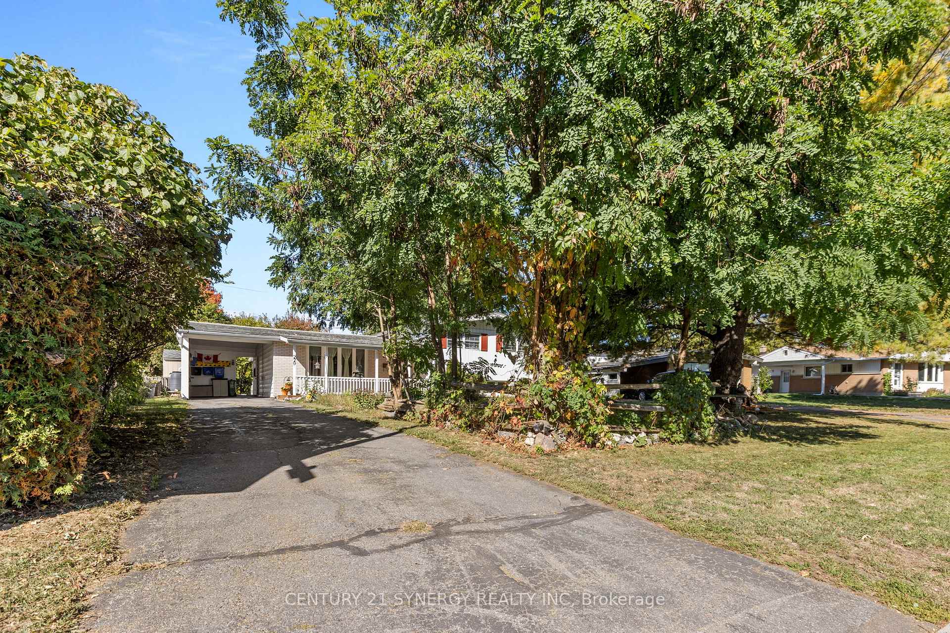 Photo 2 of 229 Kennedy Lane W, Ottawa, Bilberry Creek/Queenswood Heights — HOMEH