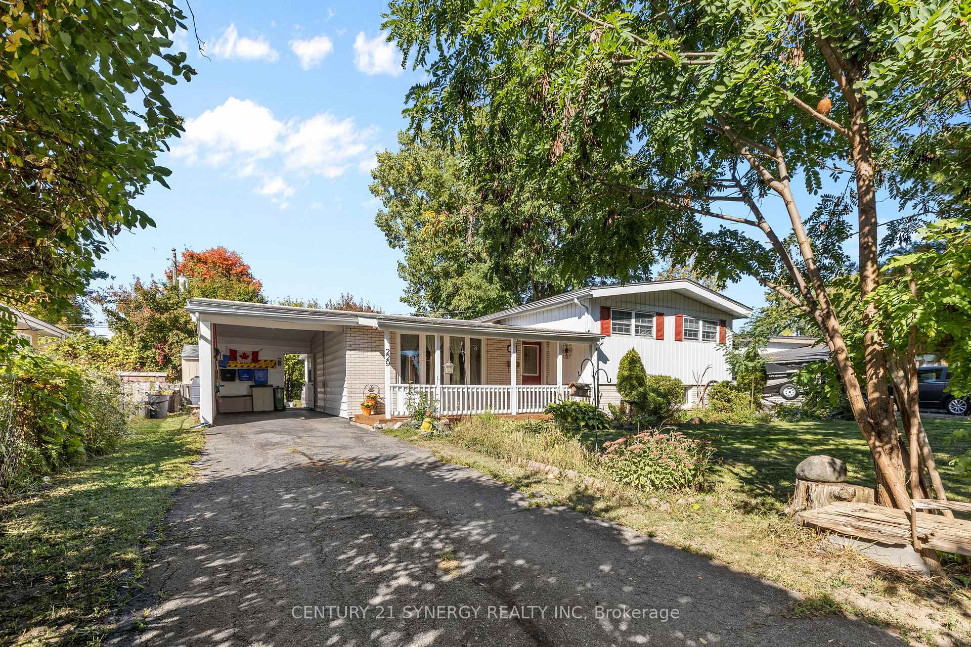 Photo 3 of 229 Kennedy Lane W, Ottawa, Bilberry Creek/Queenswood Heights — HOMEH