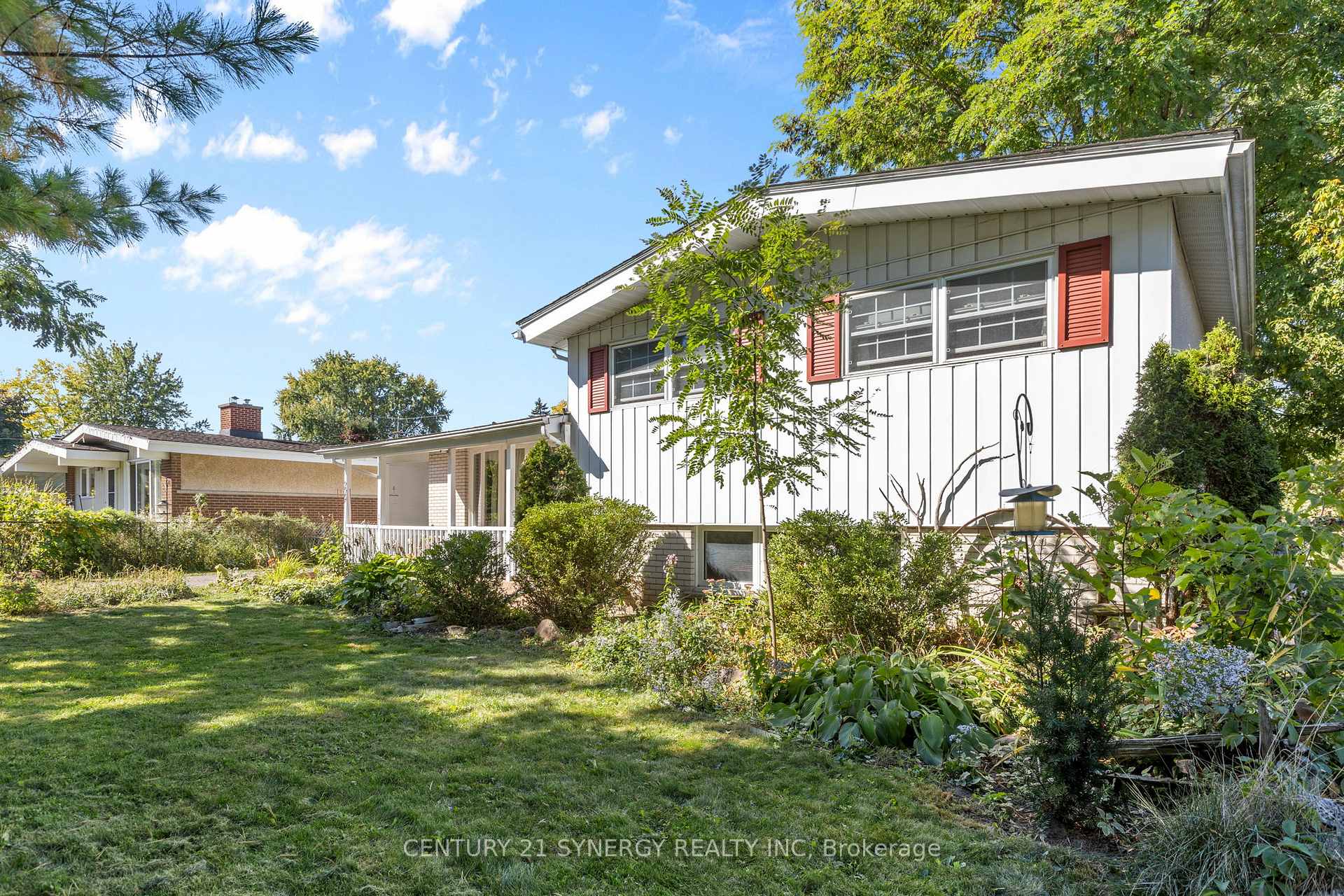 Photo 5 of 229 Kennedy Lane W, Ottawa, Bilberry Creek/Queenswood Heights — HOMEH