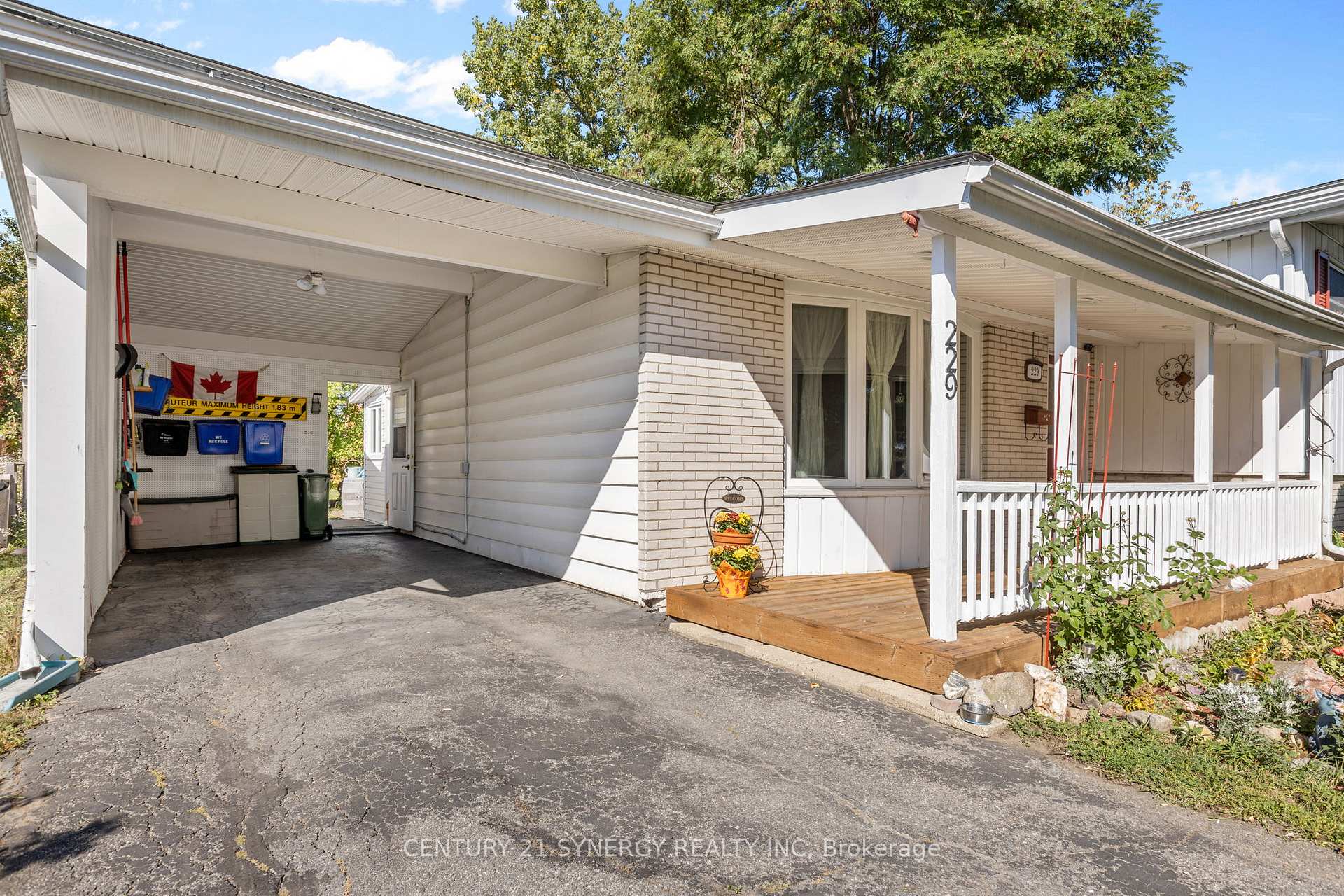 Photo 6 of 229 Kennedy Lane W, Ottawa, Bilberry Creek/Queenswood Heights — HOMEH