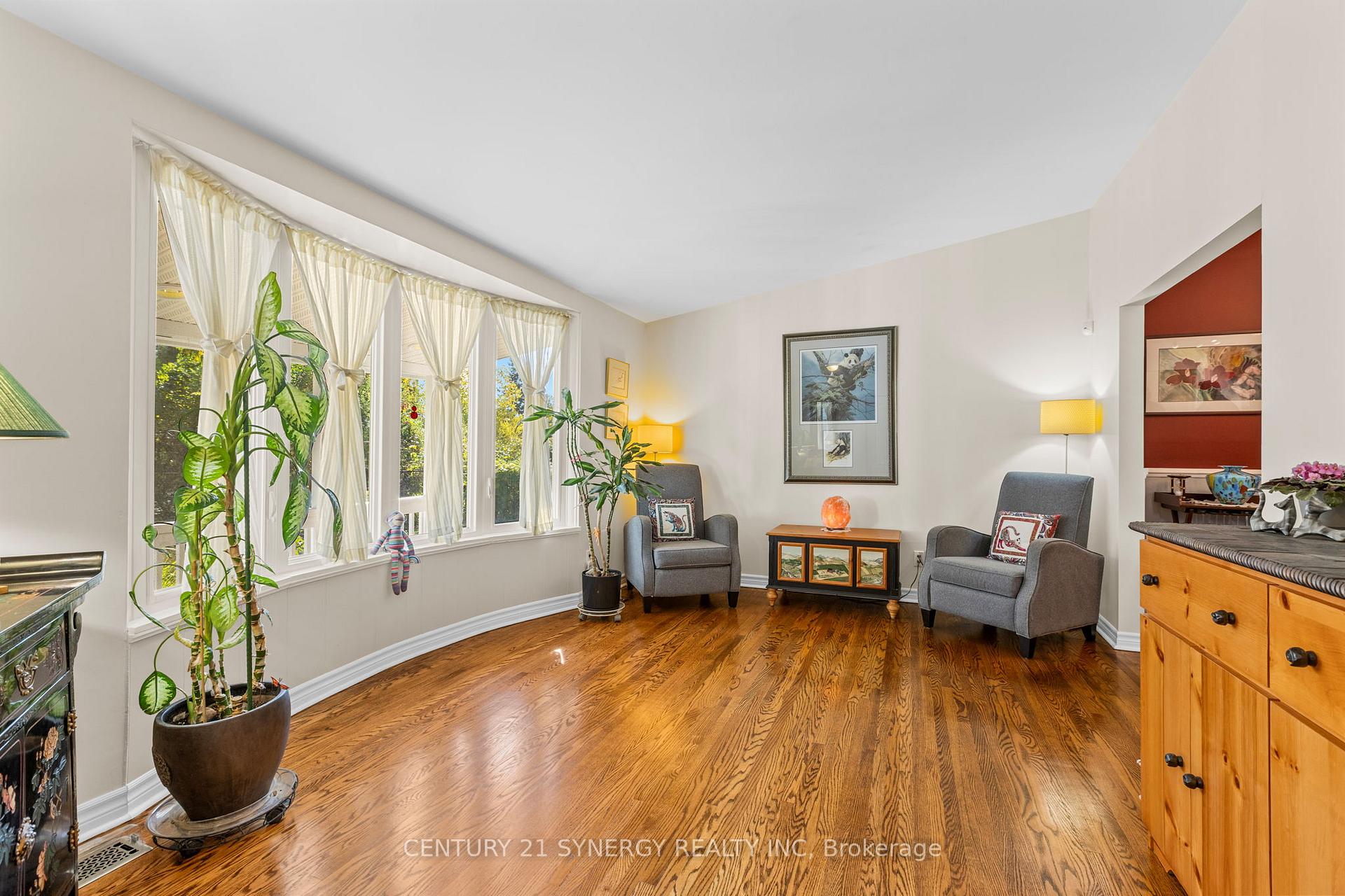 Photo 9 of 229 Kennedy Lane W, Ottawa, Bilberry Creek/Queenswood Heights — HOMEH