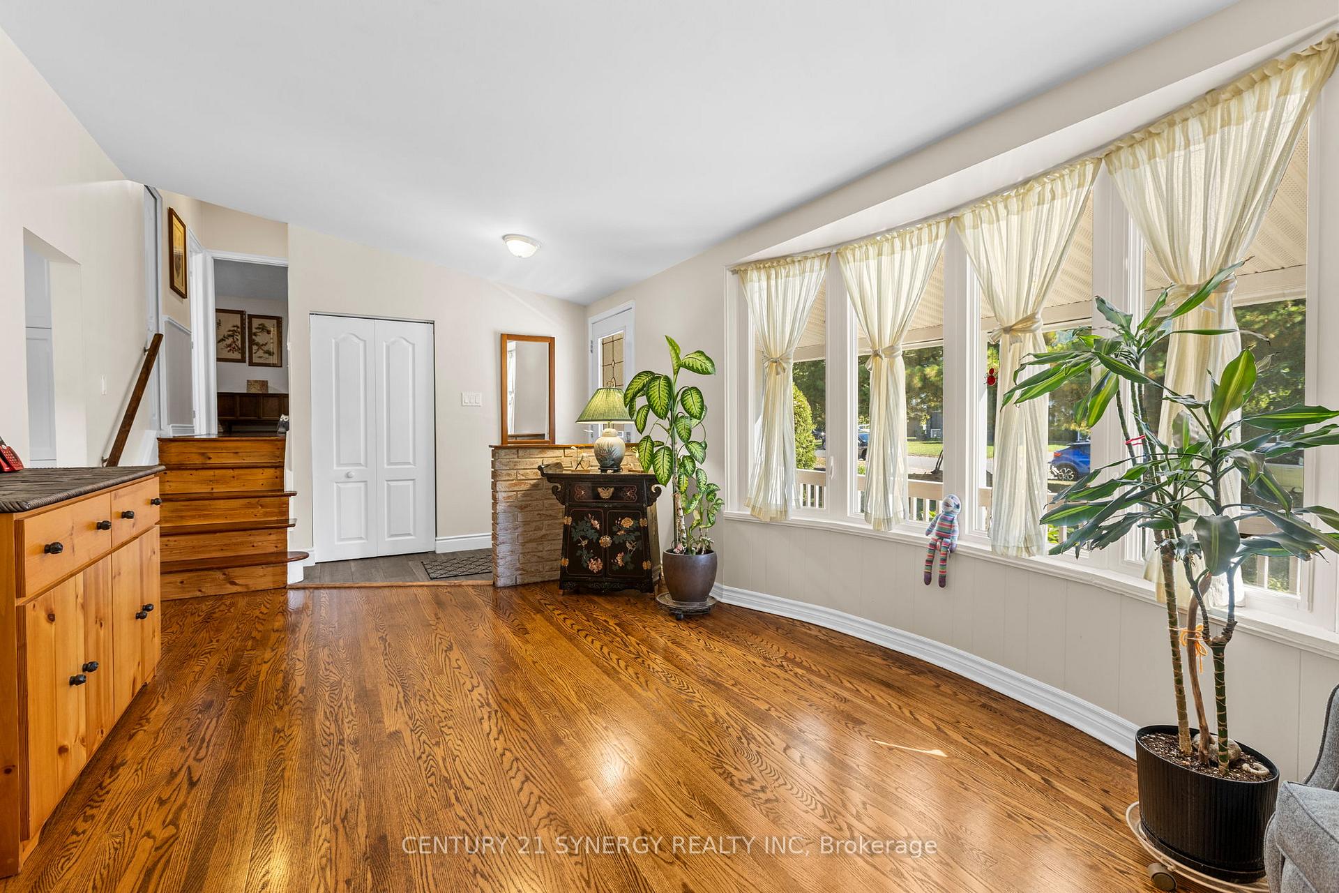Photo 10 of 229 Kennedy Lane W, Ottawa, Bilberry Creek/Queenswood Heights — HOMEH