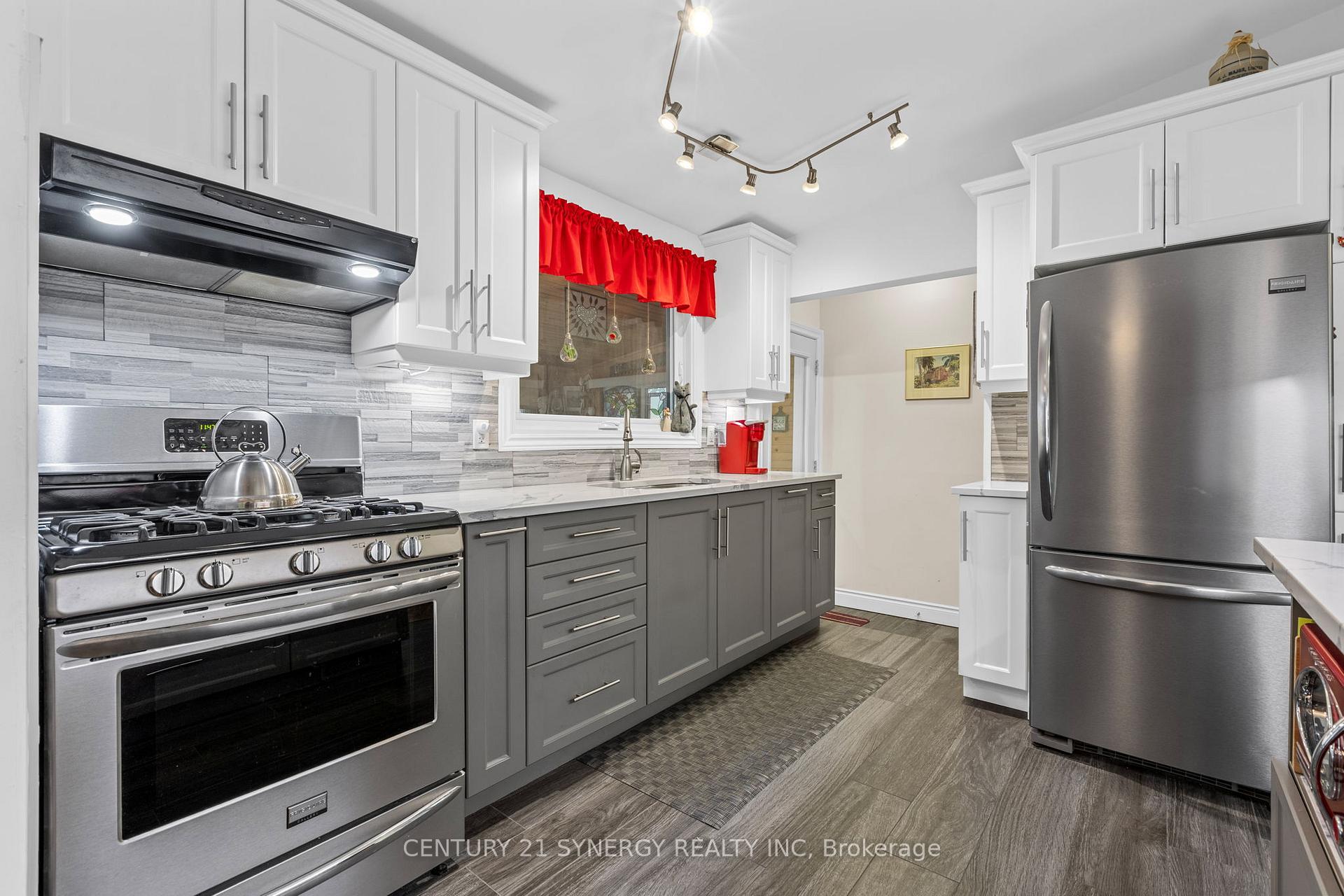 Photo 15 of 229 Kennedy Lane W, Ottawa, Bilberry Creek/Queenswood Heights — HOMEH