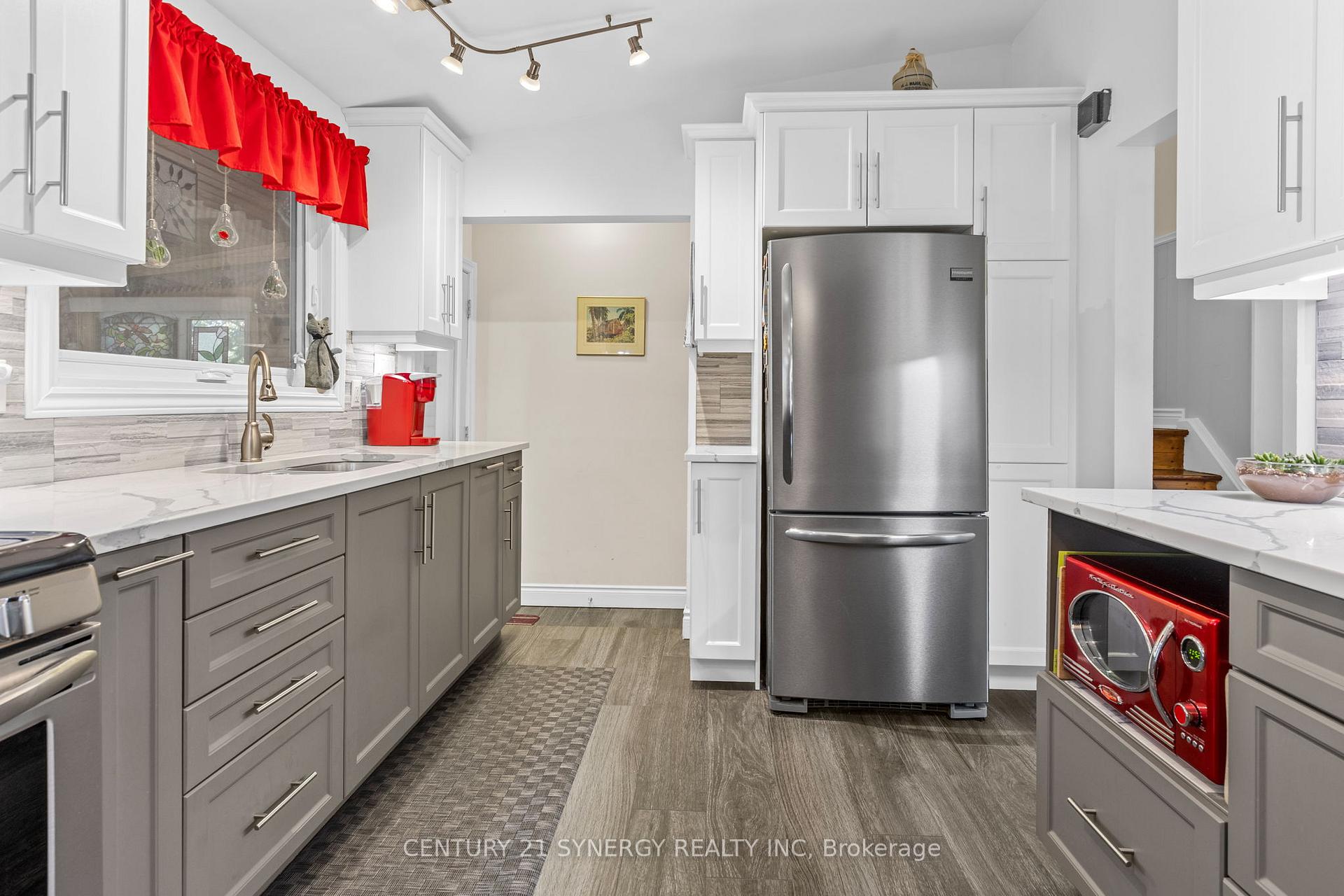 Photo 16 of 229 Kennedy Lane W, Ottawa, Bilberry Creek/Queenswood Heights — HOMEH