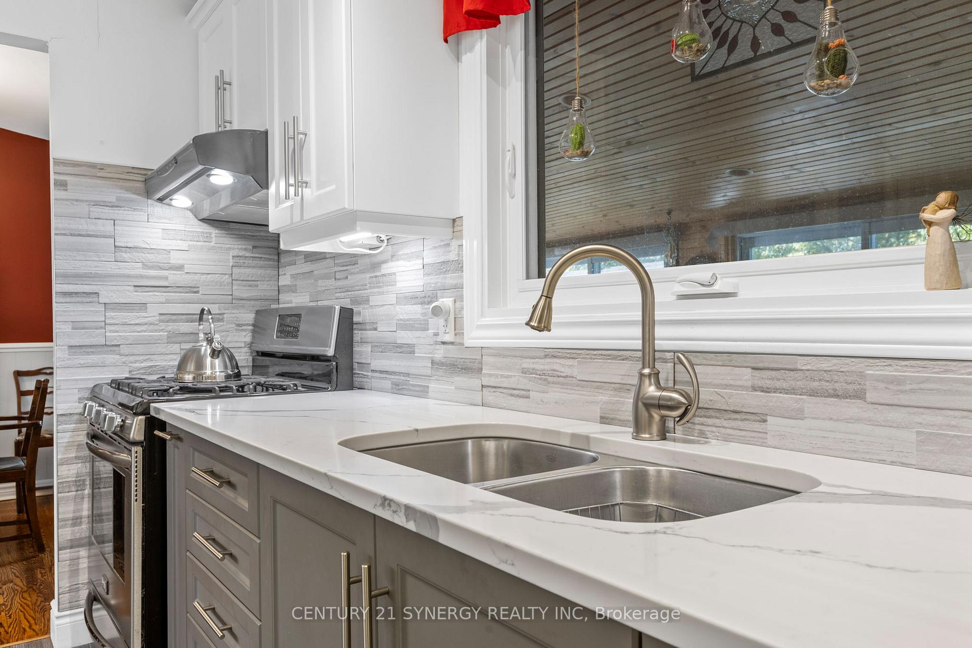 Photo 18 of 229 Kennedy Lane W, Ottawa, Bilberry Creek/Queenswood Heights — HOMEH