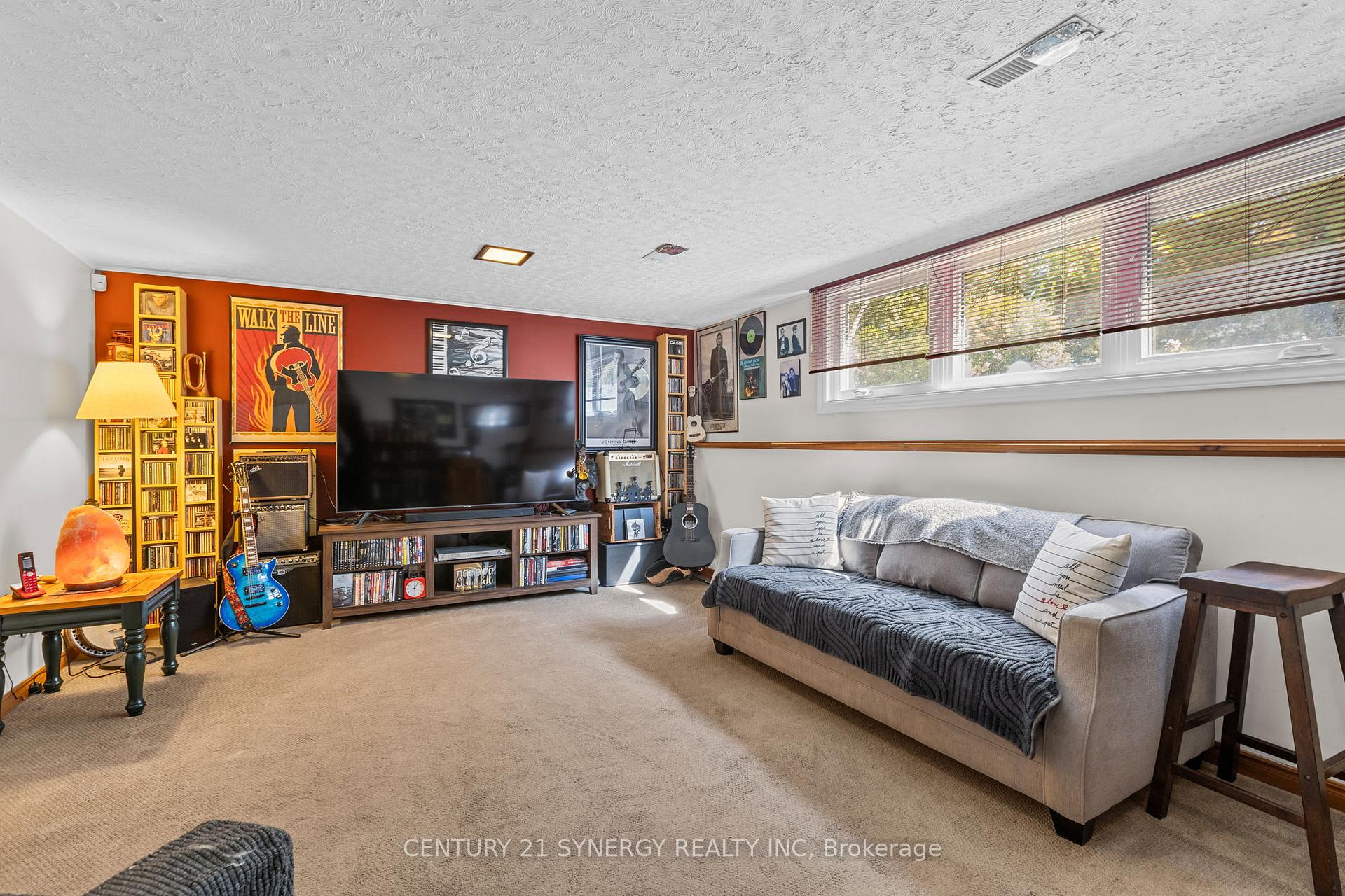 Photo 29 of 229 Kennedy Lane W, Ottawa, Bilberry Creek/Queenswood Heights — HOMEH