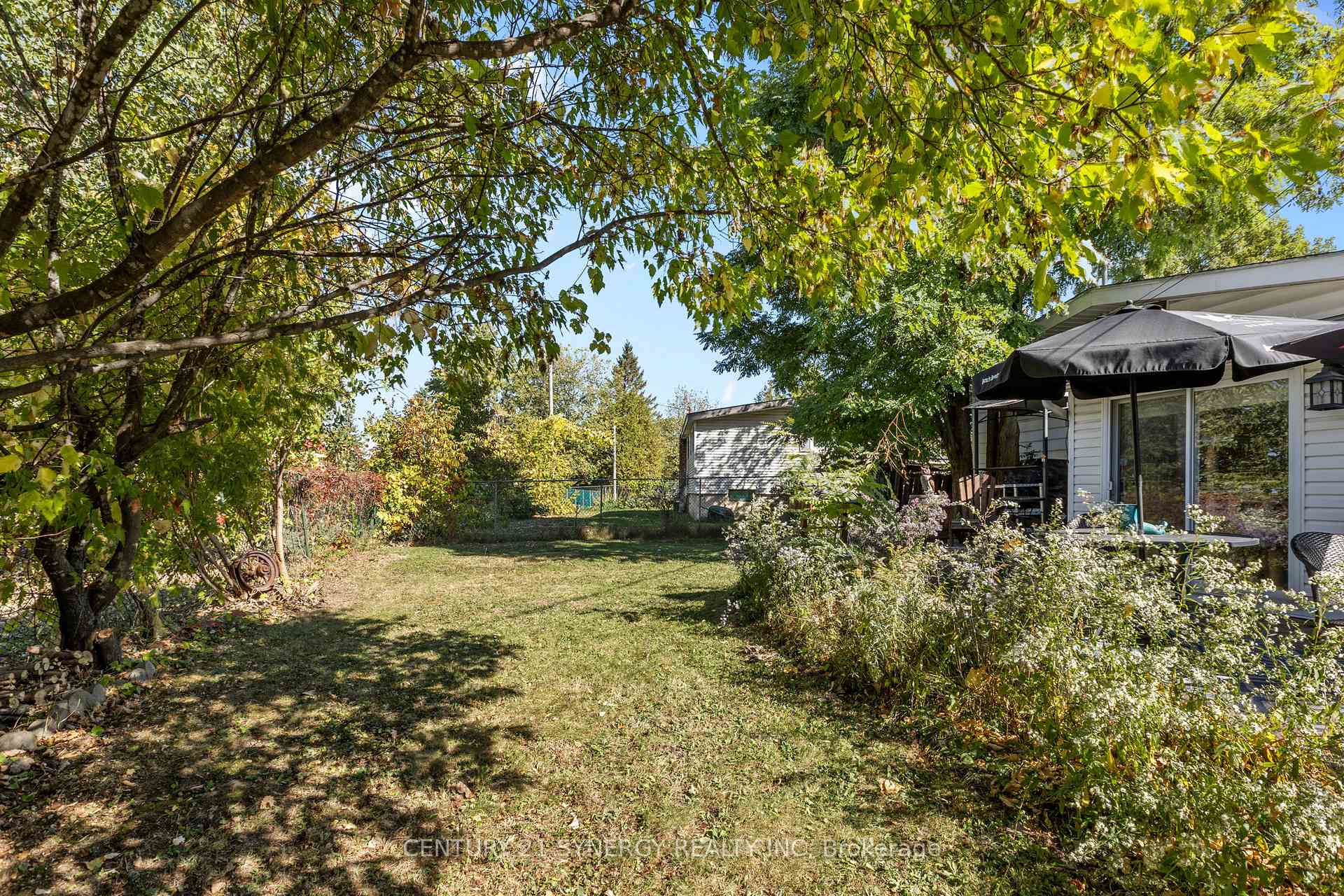Photo 41 of 229 Kennedy Lane W, Ottawa, Bilberry Creek/Queenswood Heights — HOMEH