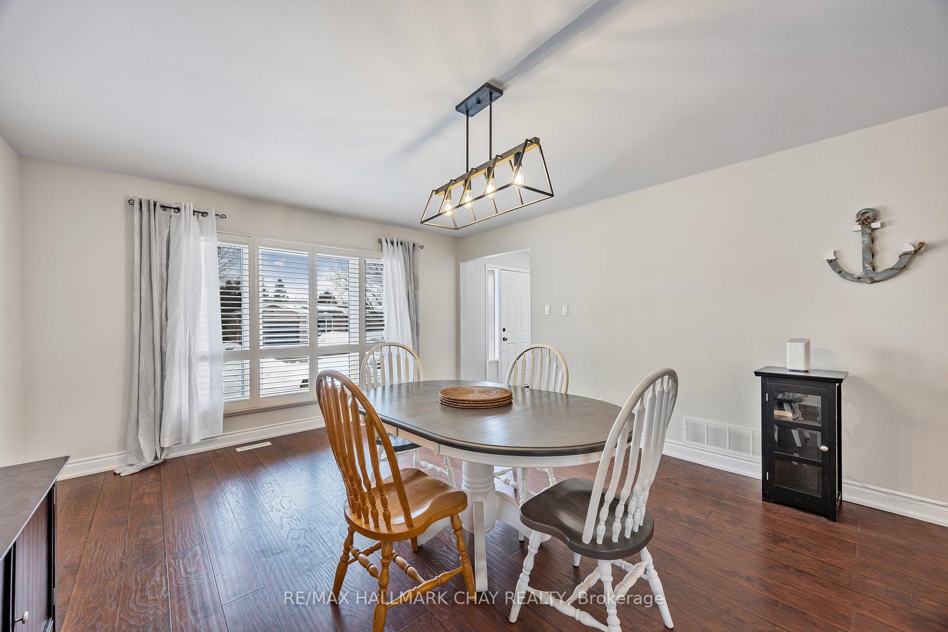 Photo 16 of 27 Wolfe Avenue, New Tecumseth, Tottenham — HOMEH