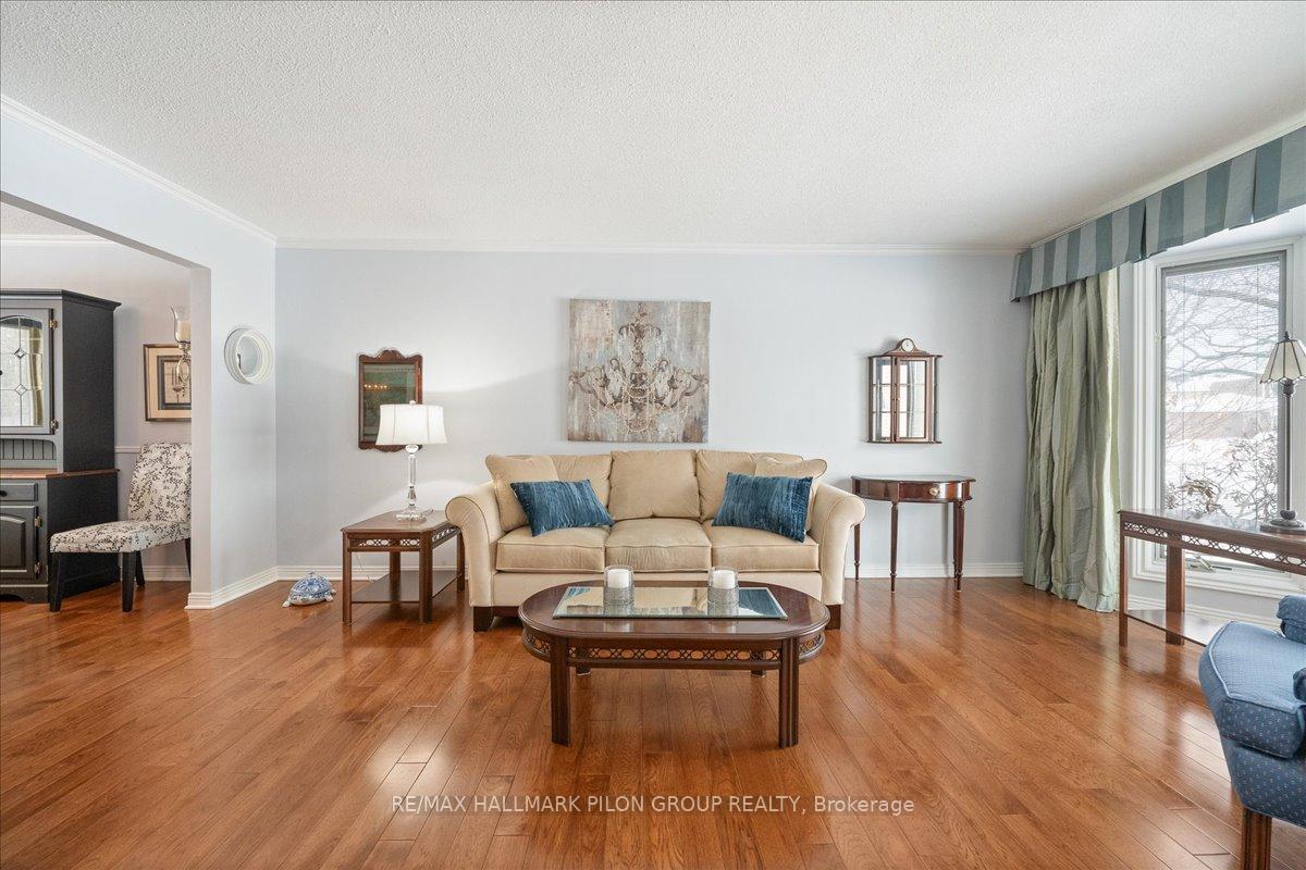 Photo 3 of 1164 Bordeau Grove, Ottawa, Convent Glen — HOMEH