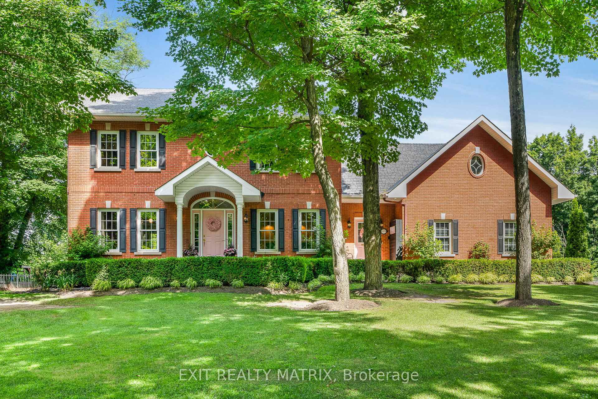 Front of 1271 Georges Vanier Drive