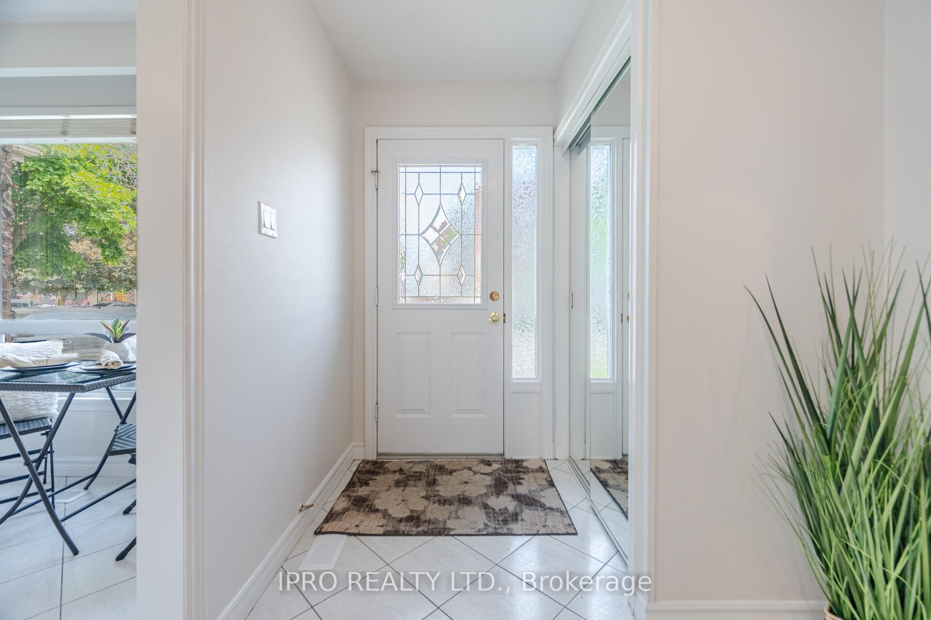 Photo 4 of 734 Briar Crescent, Milton, Dorset Park — HOMEH