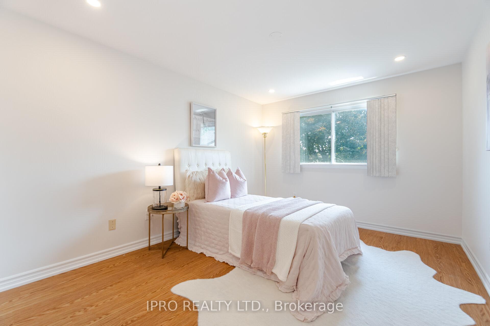 Photo 20 of 734 Briar Crescent, Milton, Dorset Park — HOMEH