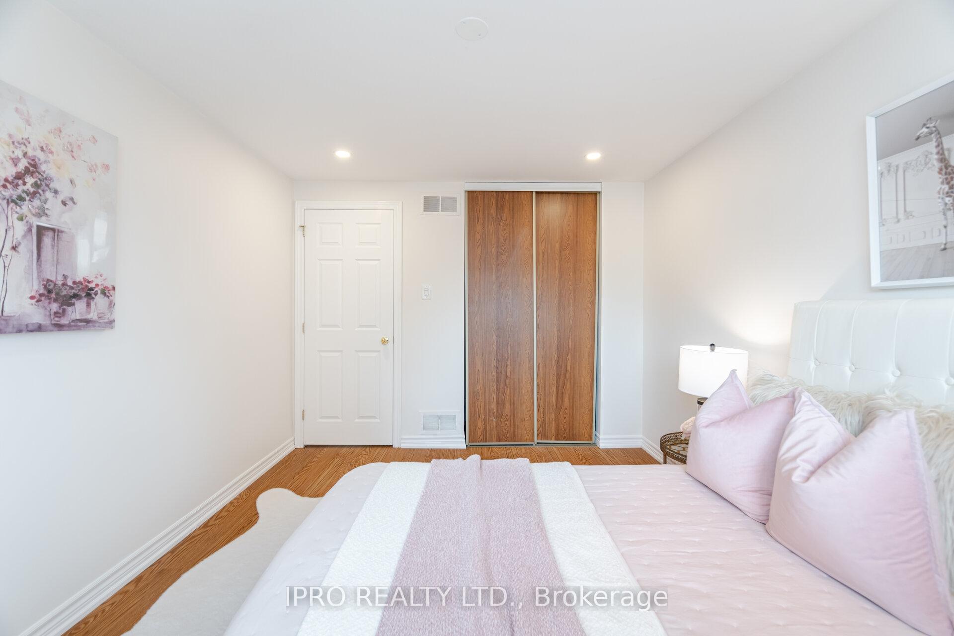 Photo 17 of 734 Briar Crescent, Milton, Dorset Park — HOMEH