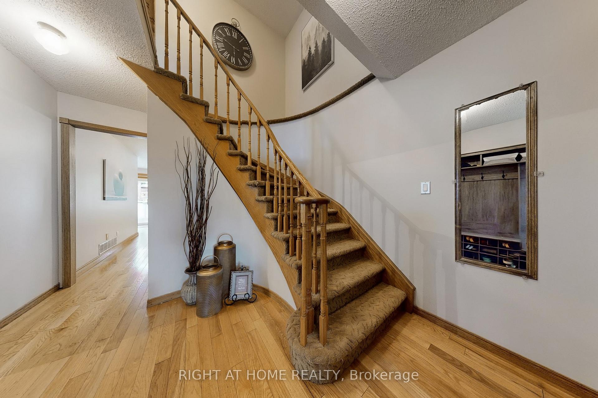 Photo 2 of 174 Overbank Drive, Oshawa, McLaughlin — HOMEH