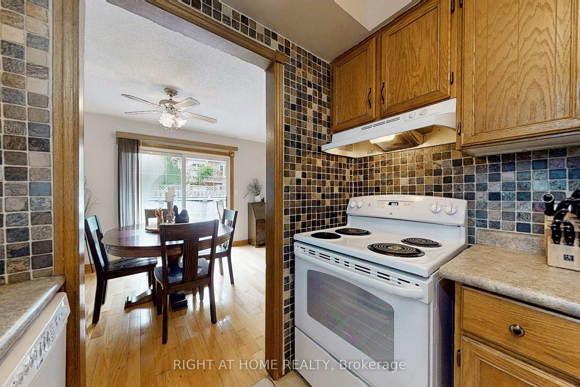 Photo 4 of 174 Overbank Drive, Oshawa, McLaughlin — HOMEH