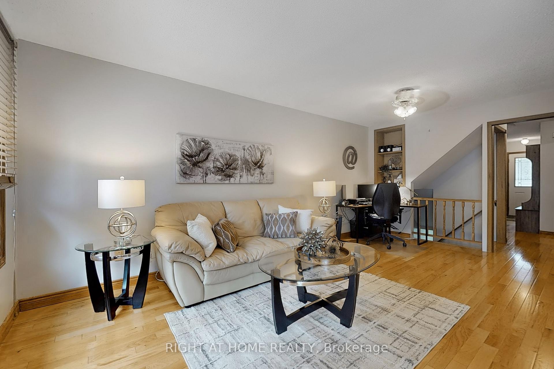 Photo 5 of 174 Overbank Drive, Oshawa, McLaughlin — HOMEH
