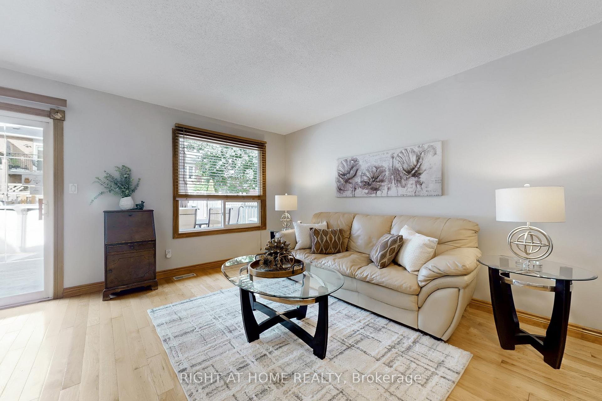 Photo 6 of 174 Overbank Drive, Oshawa, McLaughlin — HOMEH