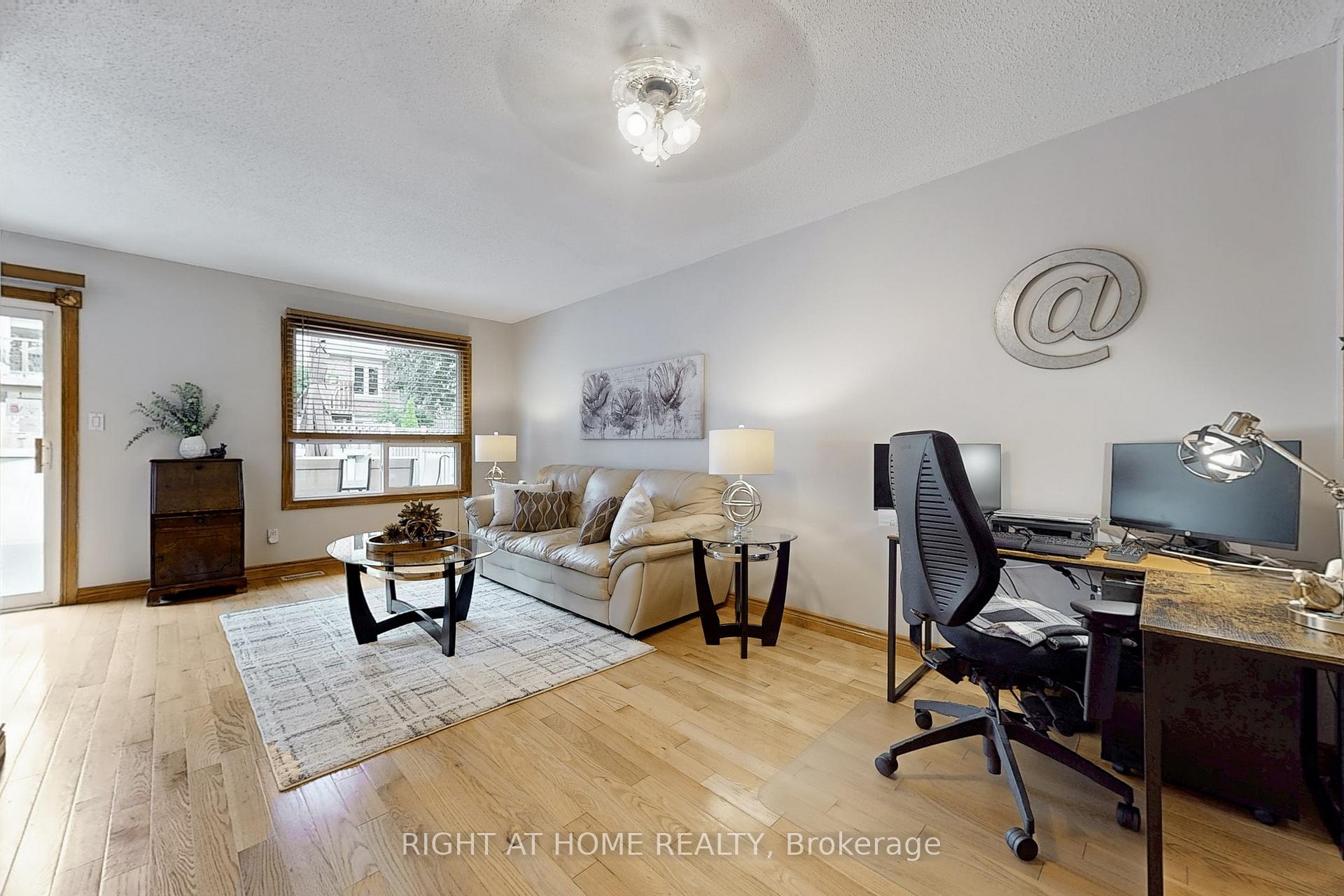 Photo 7 of 174 Overbank Drive, Oshawa, McLaughlin — HOMEH