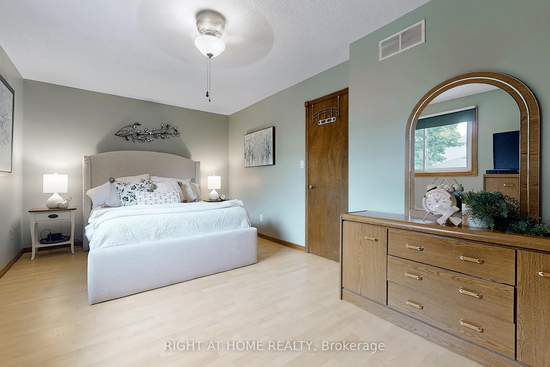 Photo 13 of 174 Overbank Drive, Oshawa, McLaughlin — HOMEH