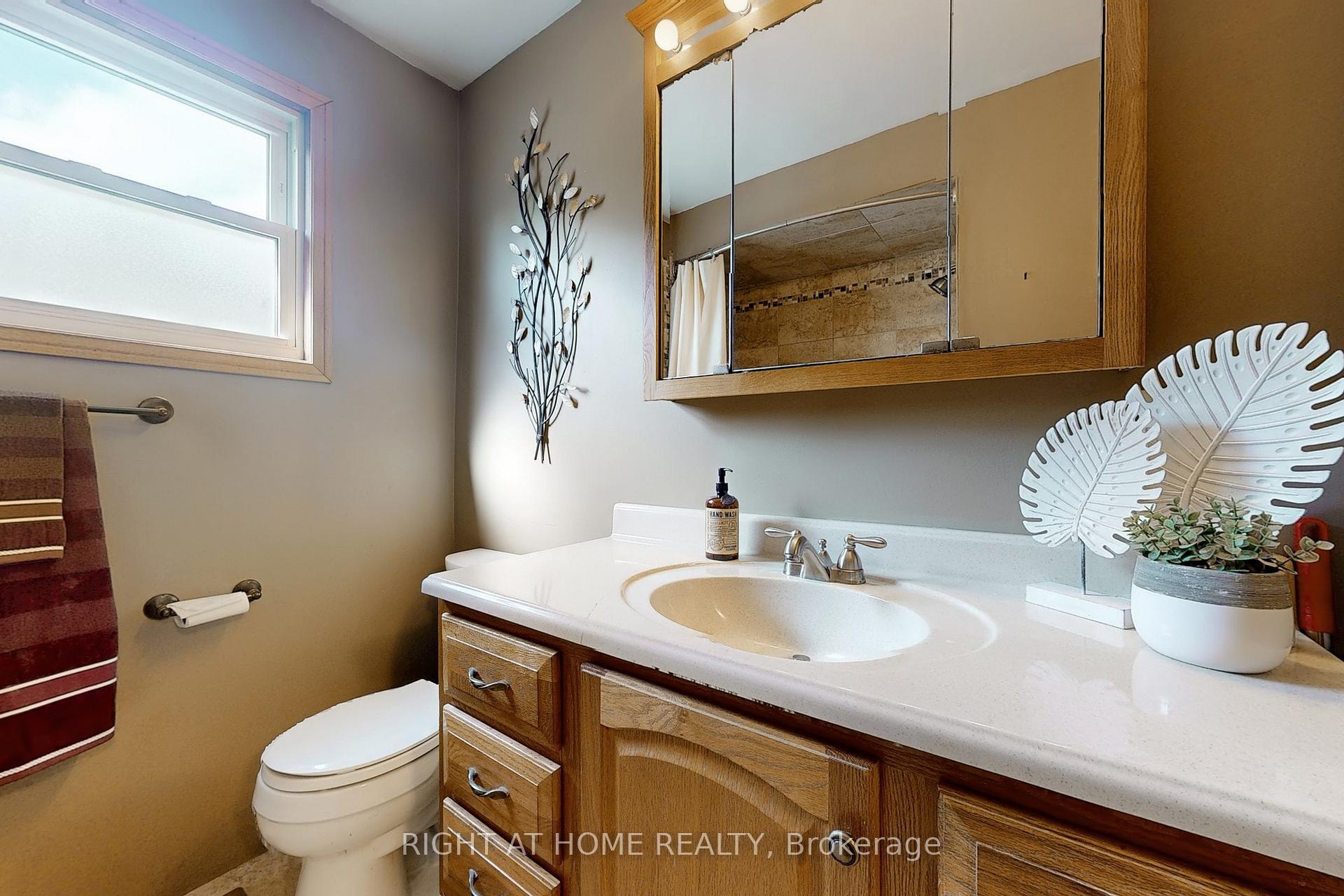Photo 20 of 174 Overbank Drive, Oshawa, McLaughlin — HOMEH