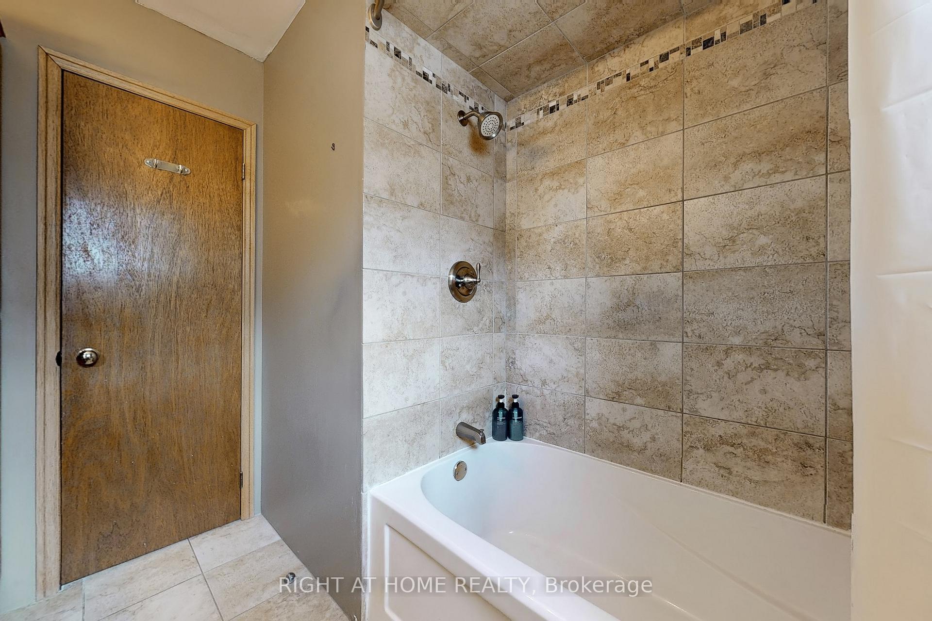 Photo 21 of 174 Overbank Drive, Oshawa, McLaughlin — HOMEH