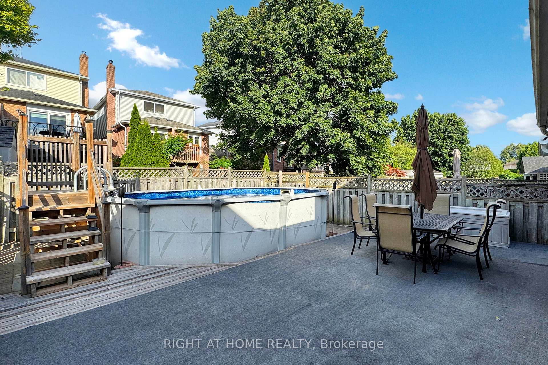 Photo 25 of 174 Overbank Drive, Oshawa, McLaughlin — HOMEH
