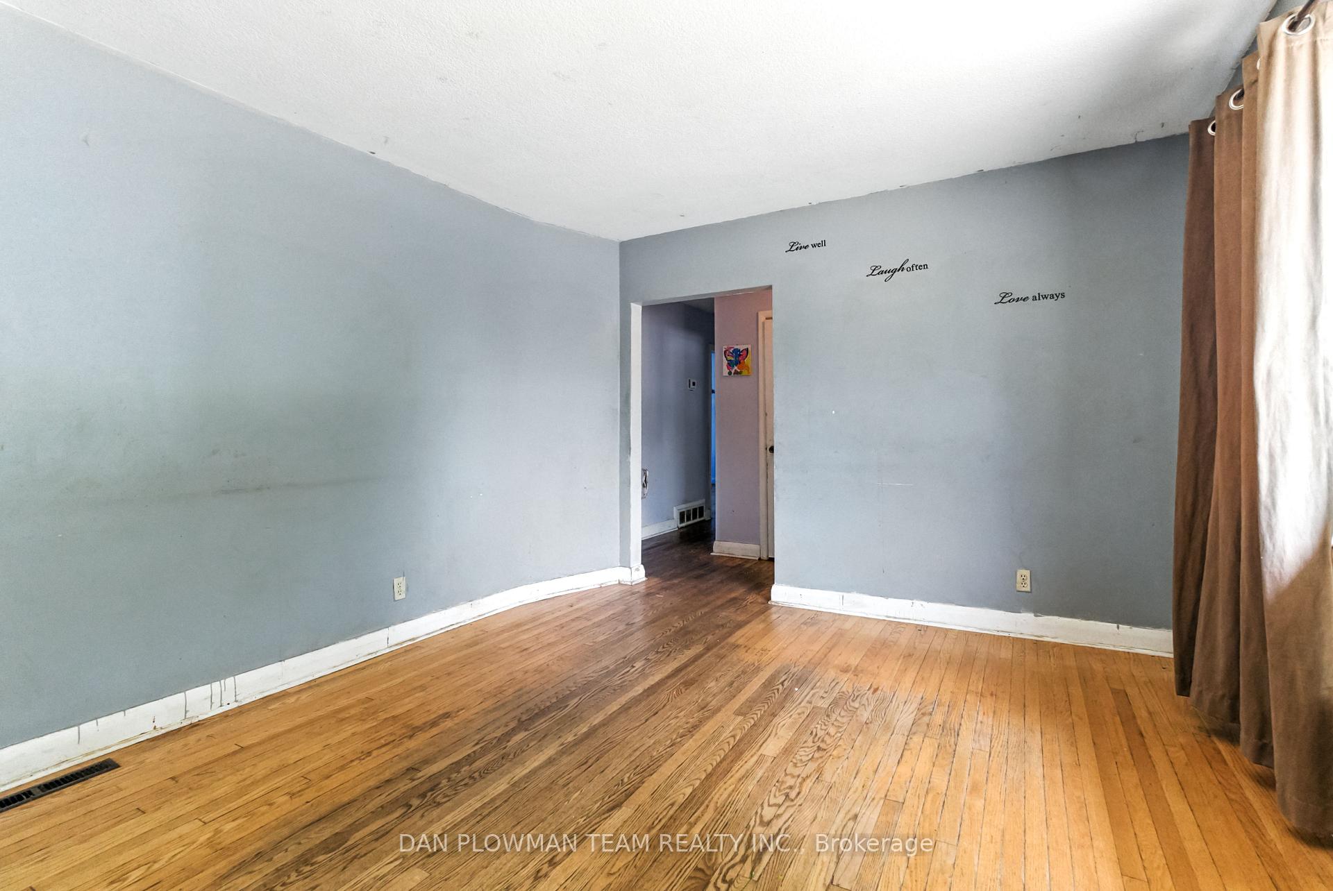 Photo 4 of 299 Windsor Street, Oshawa, Donevan — HOMEH