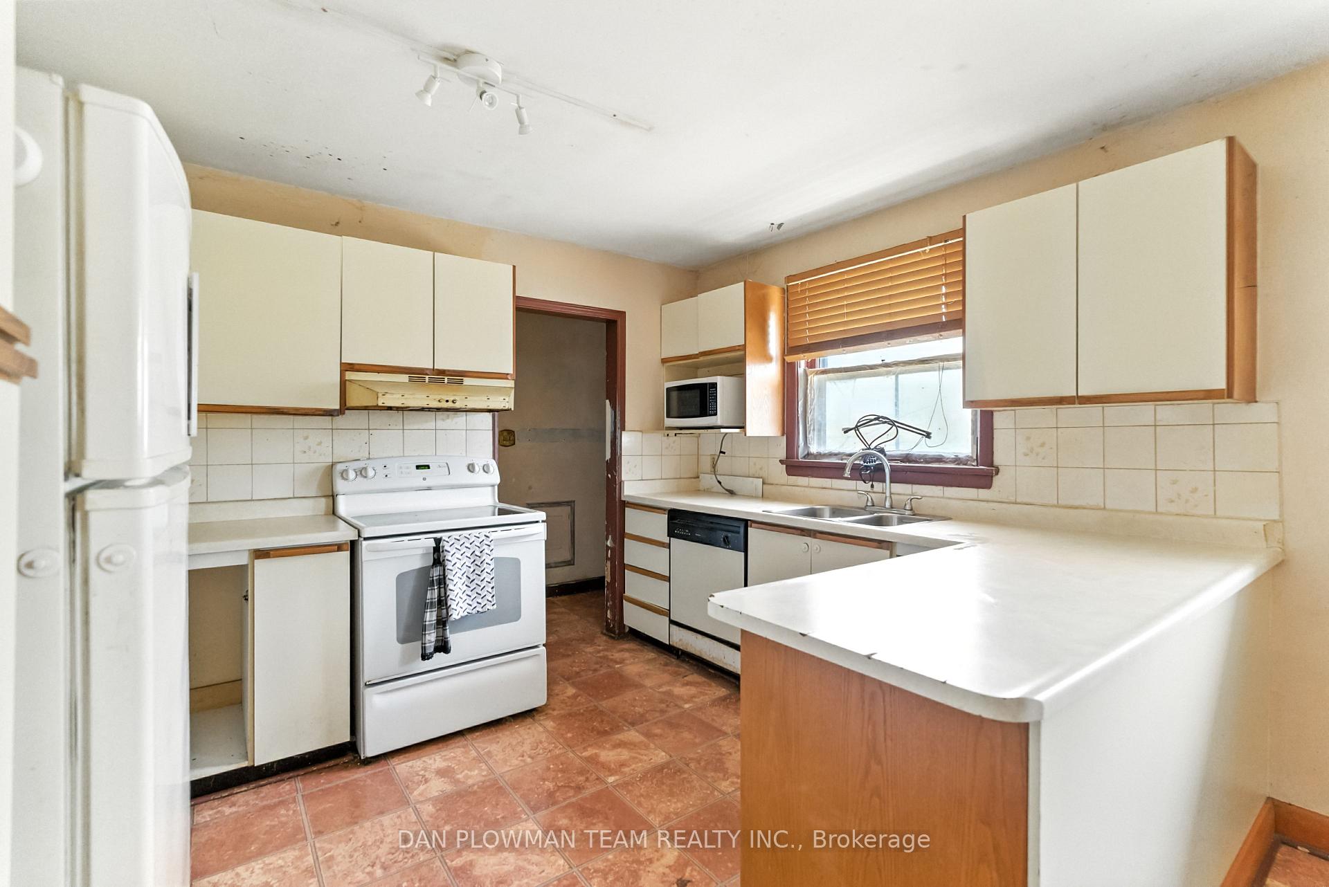 Photo 5 of 299 Windsor Street, Oshawa, Donevan — HOMEH