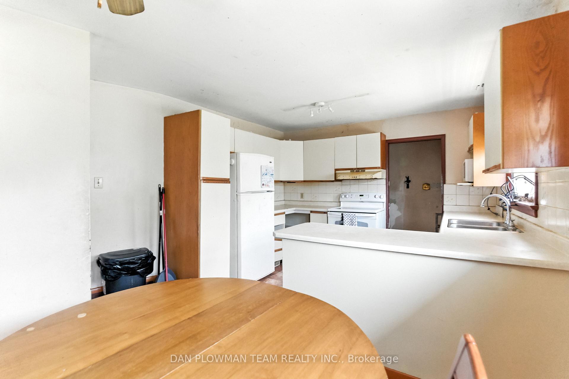 Photo 9 of 299 Windsor Street, Oshawa, Donevan — HOMEH