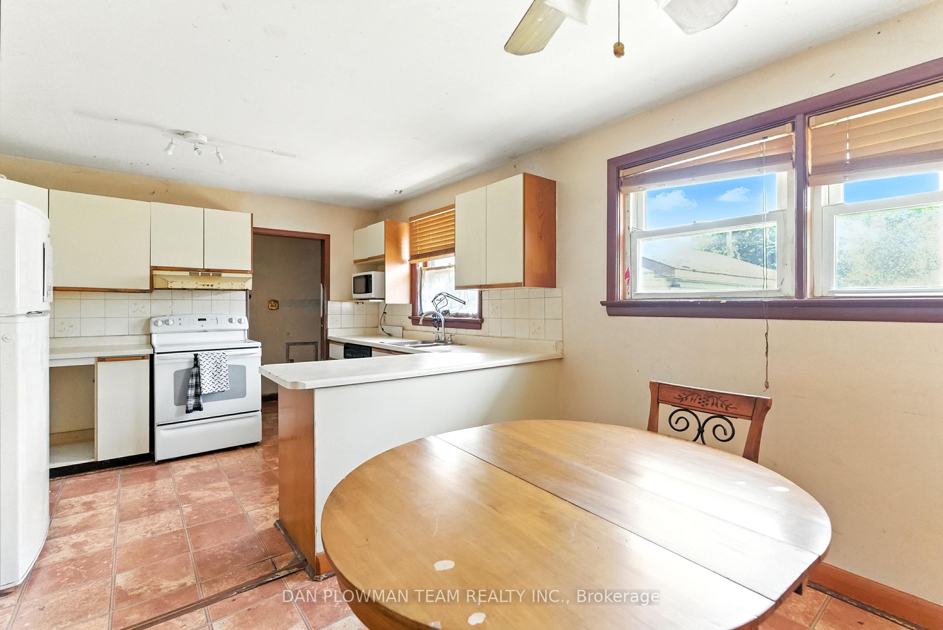 Photo 10 of 299 Windsor Street, Oshawa, Donevan — HOMEH