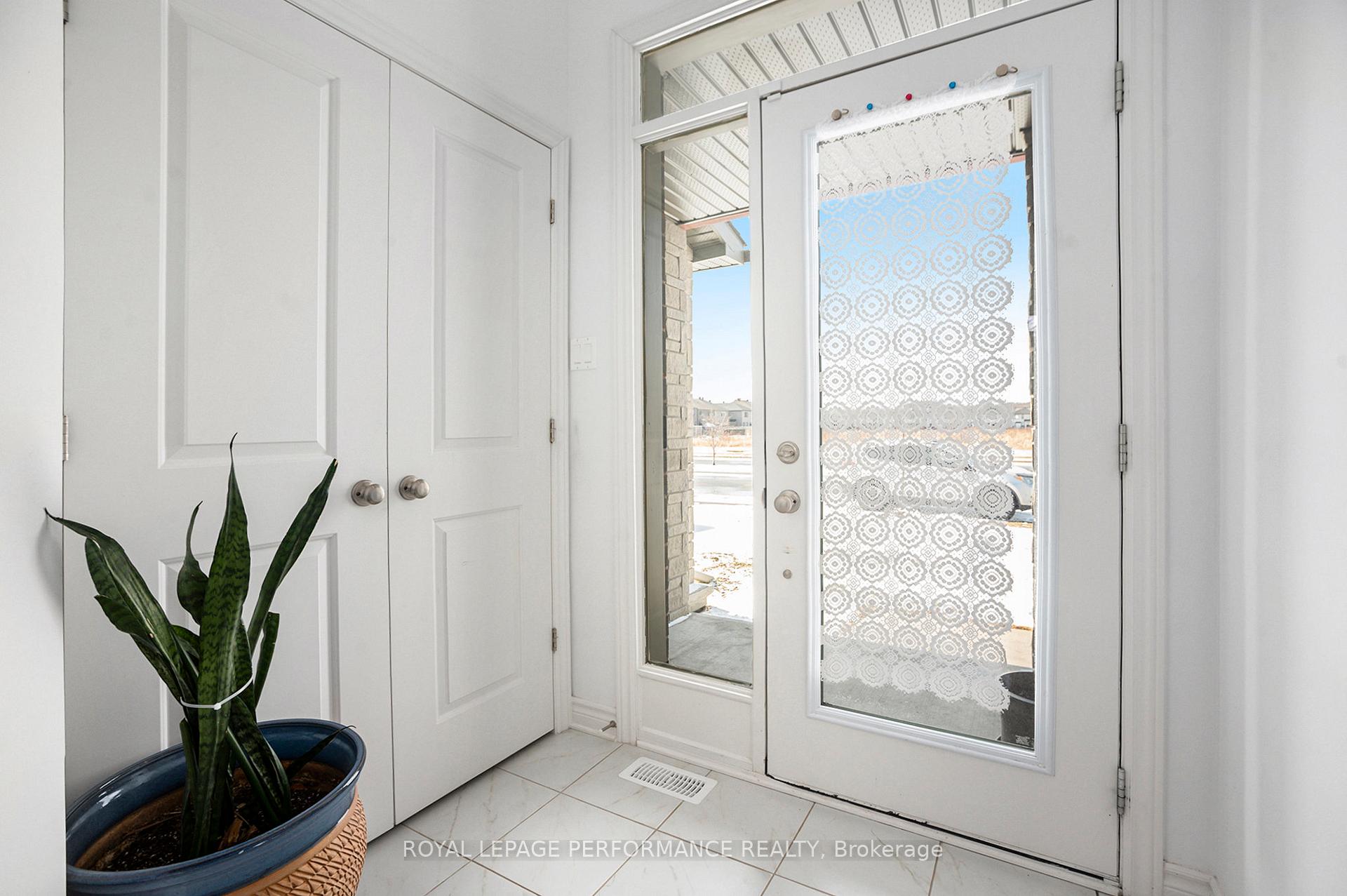 Photo 4 of 687 Cordelette Circle, Ottawa, Mer Bleue/Bradley Estates/Anderson Park — HOMEH