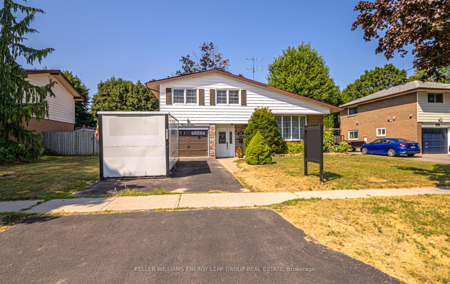Photo 2 of 916 Somerville Street, Oshawa, Centennial — HOMEH