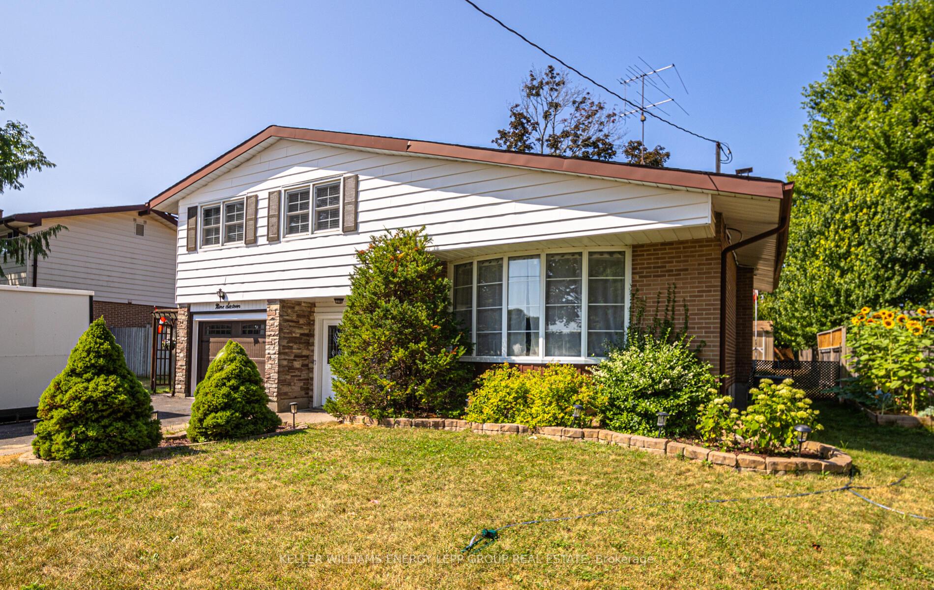 Photo 3 of 916 Somerville Street, Oshawa, Centennial — HOMEH