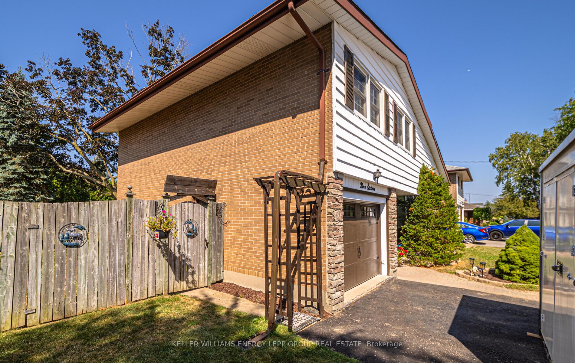 Photo 4 of 916 Somerville Street, Oshawa, Centennial — HOMEH