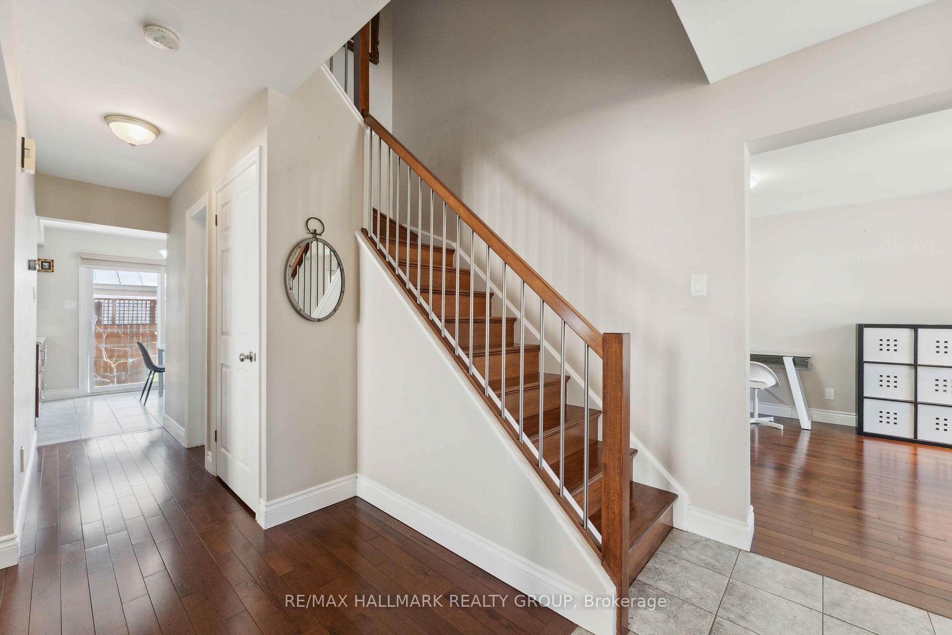 Photo 4 of 1426 Larkhaven Crescent, Ottawa, Orleans/Sunridge — HOMEH