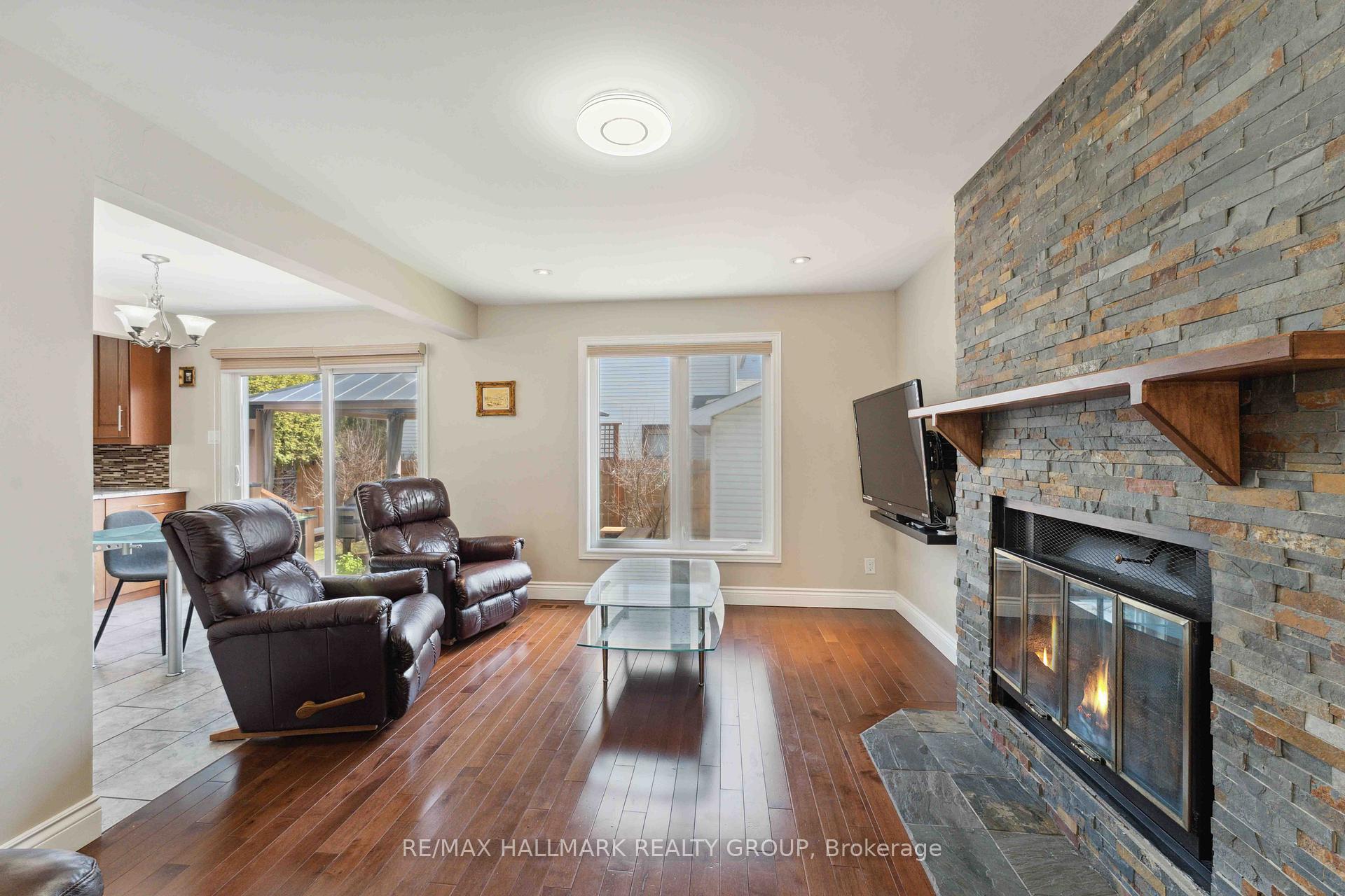 Photo 6 of 1426 Larkhaven Crescent, Ottawa, Orleans/Sunridge — HOMEH