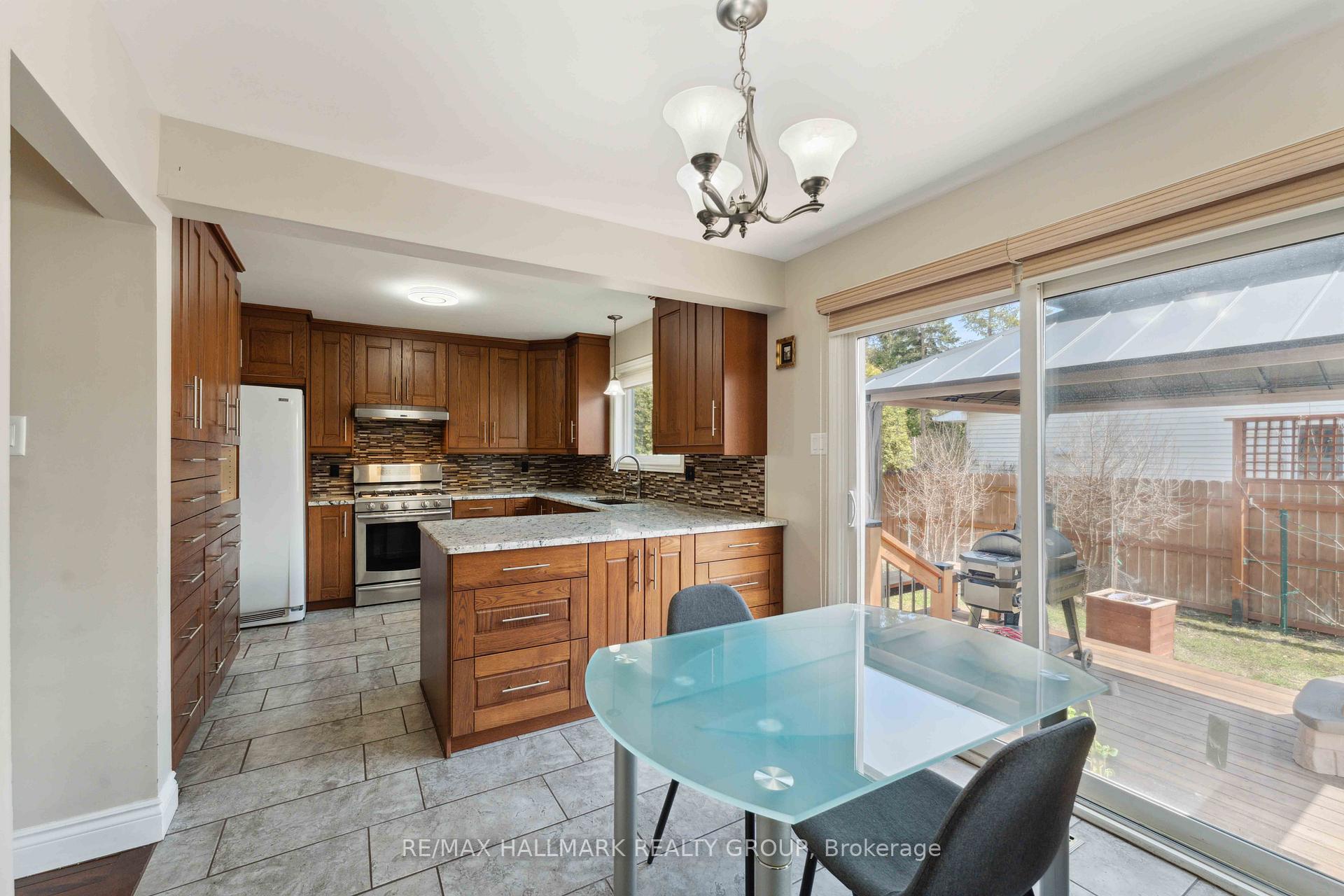 Photo 8 of 1426 Larkhaven Crescent, Ottawa, Orleans/Sunridge — HOMEH