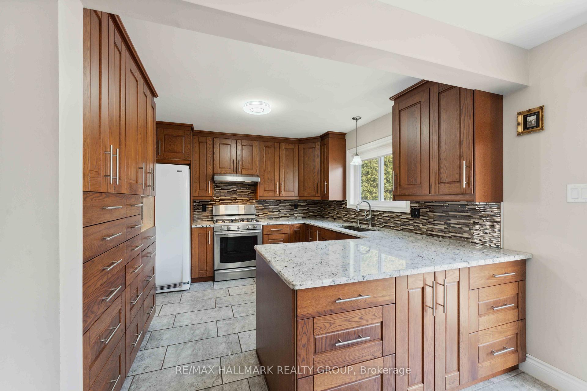 Photo 9 of 1426 Larkhaven Crescent, Ottawa, Orleans/Sunridge — HOMEH