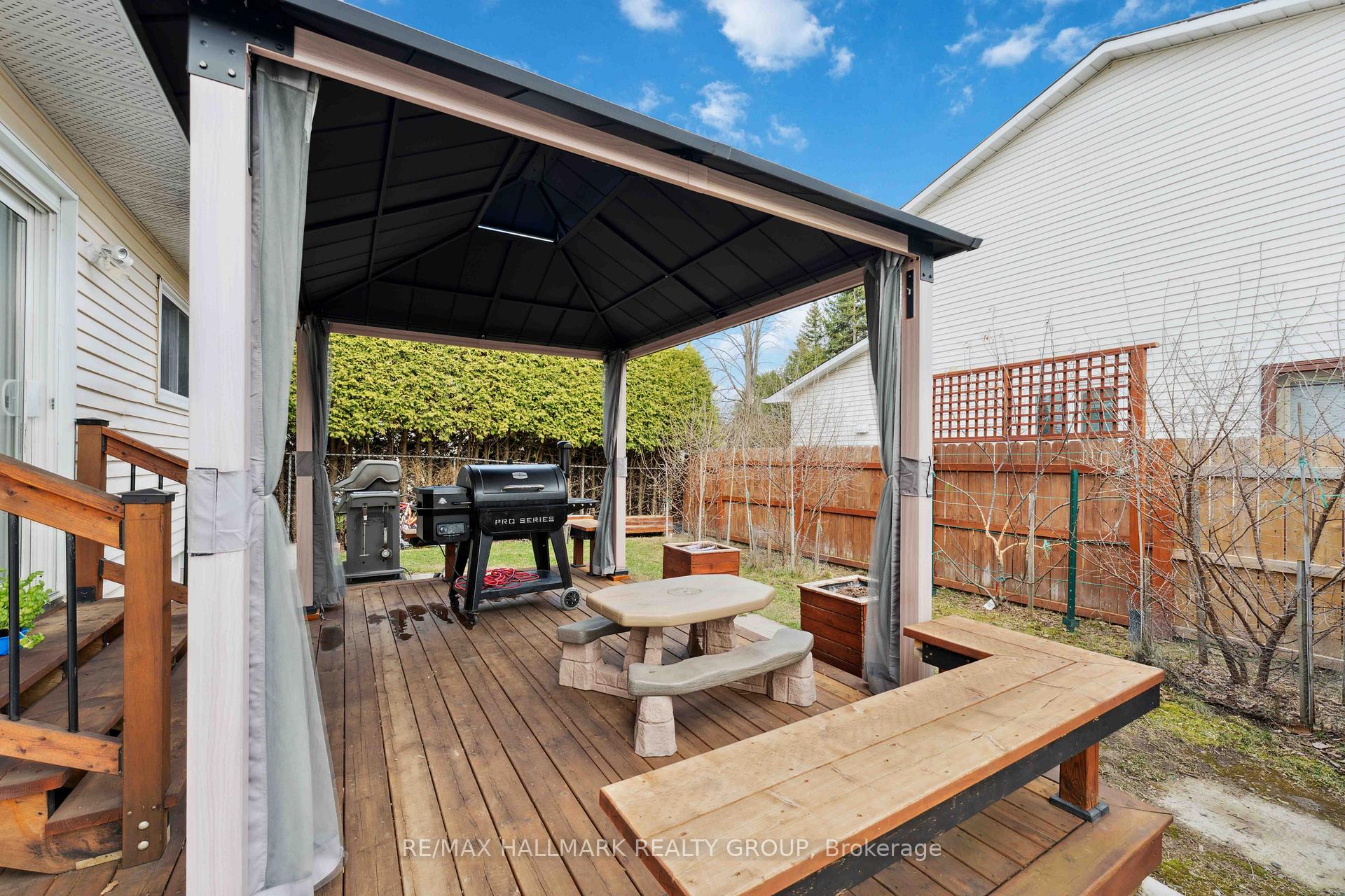 Photo 31 of 1426 Larkhaven Crescent, Ottawa, Orleans/Sunridge — HOMEH
