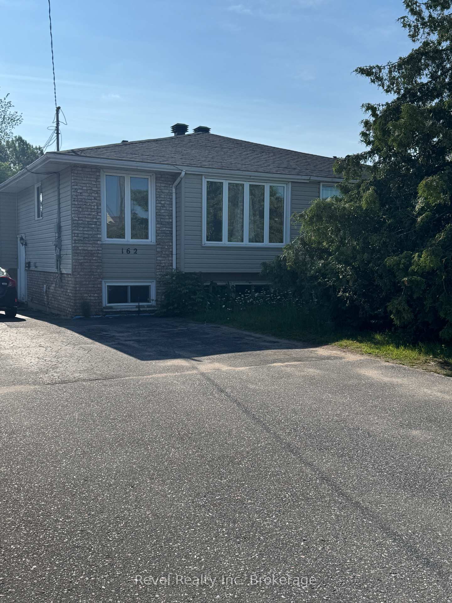 Front of 162 Princess Street E